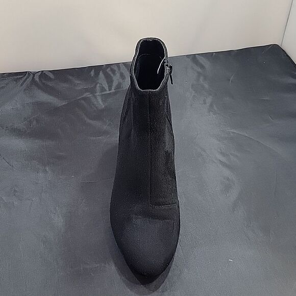 SO ME RAIA SUED SIDE ZIPPER CLOSURE POINTED TOE WOMEN"S BLOCK HEEL ANKLE BOOTIE - Picture 10 of 16